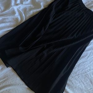 pleated skirt